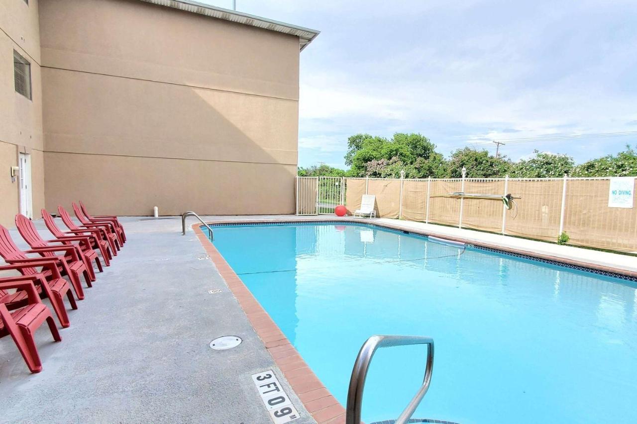 Super 8 By Wyndham Temple I-35 Otel Dış mekan fotoğraf